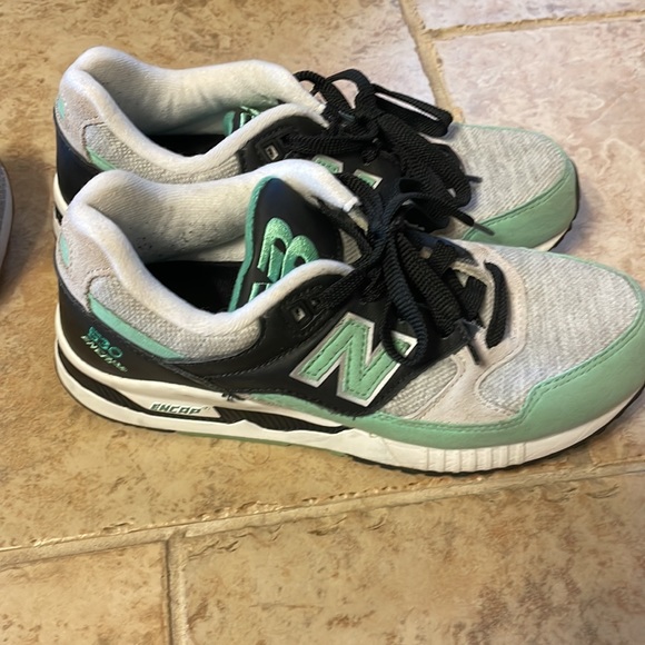 New balance shoes 7 - Picture 3 of 4